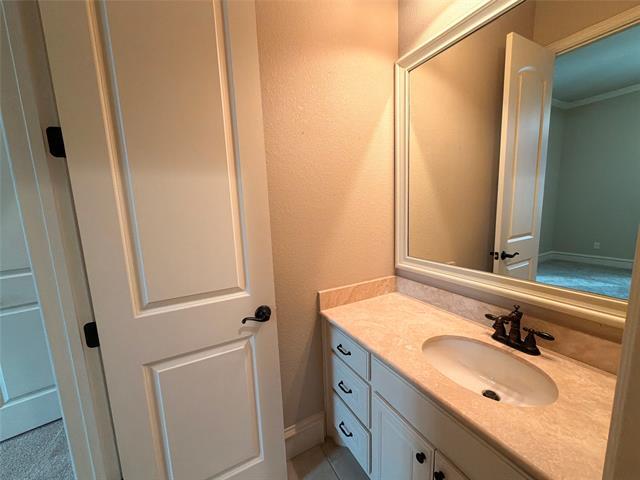 Building Photo - 8116 Canyon Oak Dr