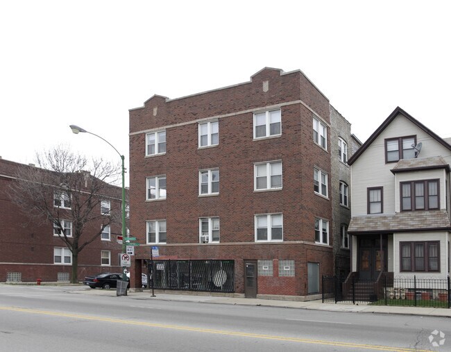 Building Photo - 2456-2458 W Diversey Ave