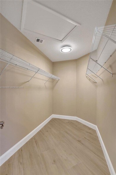 Building Photo - 9012 Lake Park Cir S