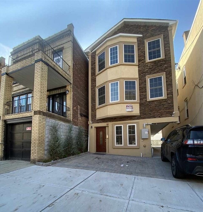 Primary Photo - 55 63rd St