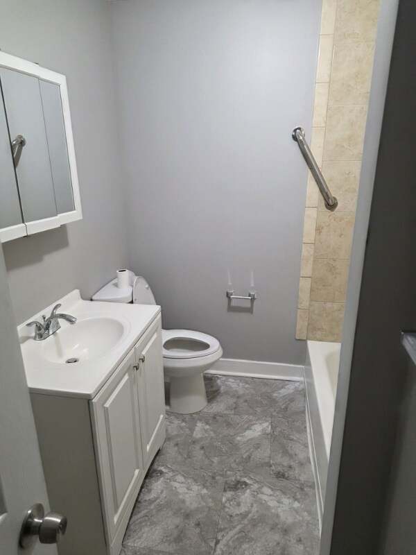 Building Photo - 40 Whitewood Rd