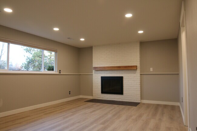 Building Photo - 63rd Ave
