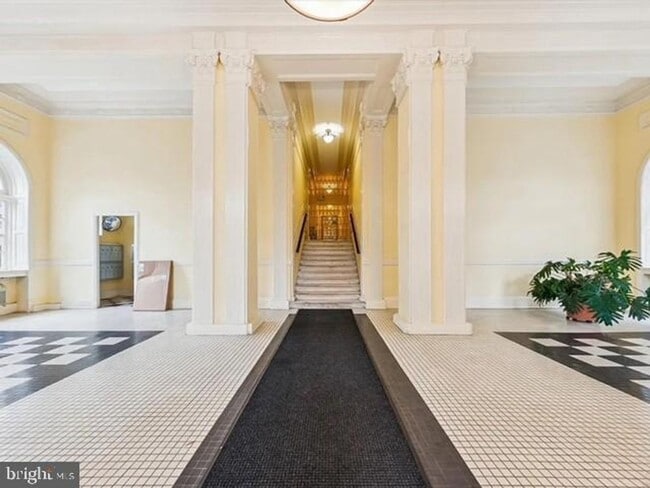 Building Photo - Mount Pleasant Studio Apartment W/Private ...