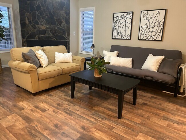 Building Photo - 698 Bartons Landing Pl