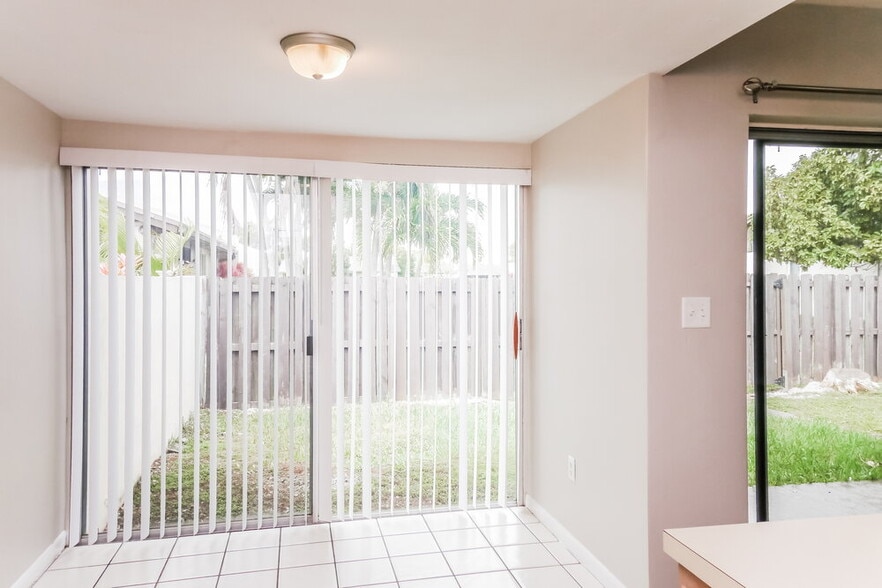 Building Photo - 11010 SW 123rd Ave