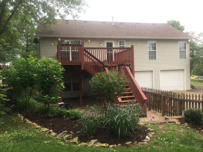 Building Photo - Beautiful 3Bd/2.5 Bath Goshen Woods Property