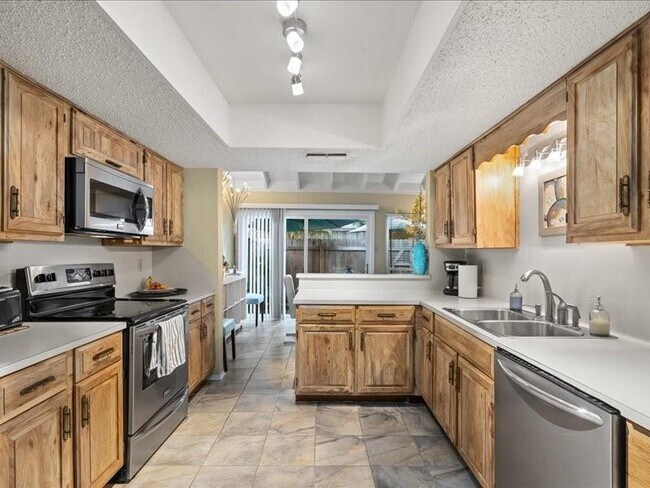 Building Photo - 1607 Coronado Hills Dr