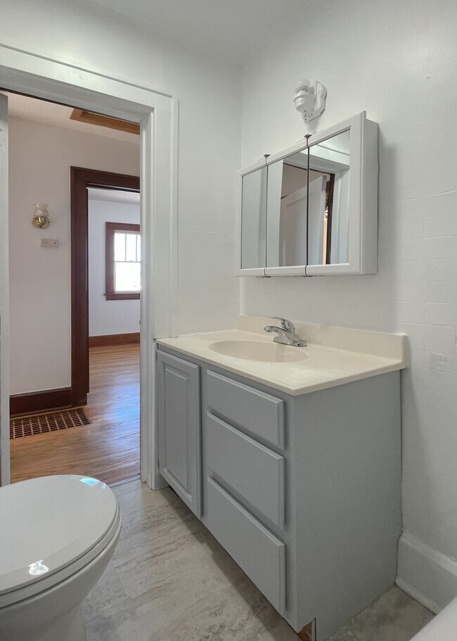 Building Photo - 1605 Yout St