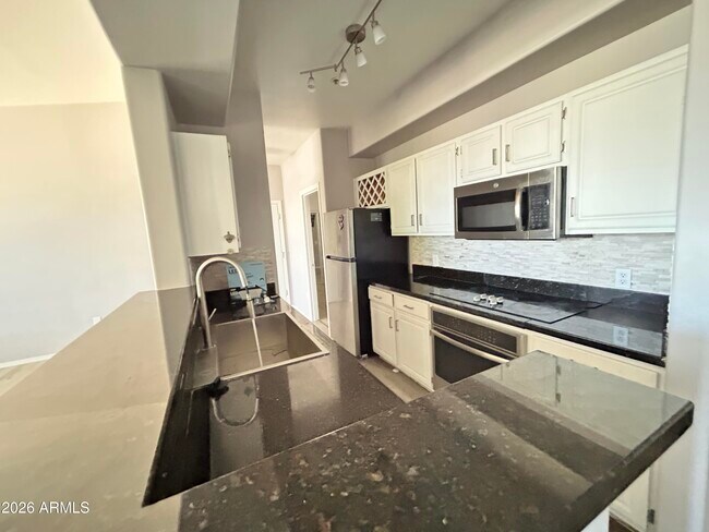 Building Photo - 2929 W Yorkshire Dr