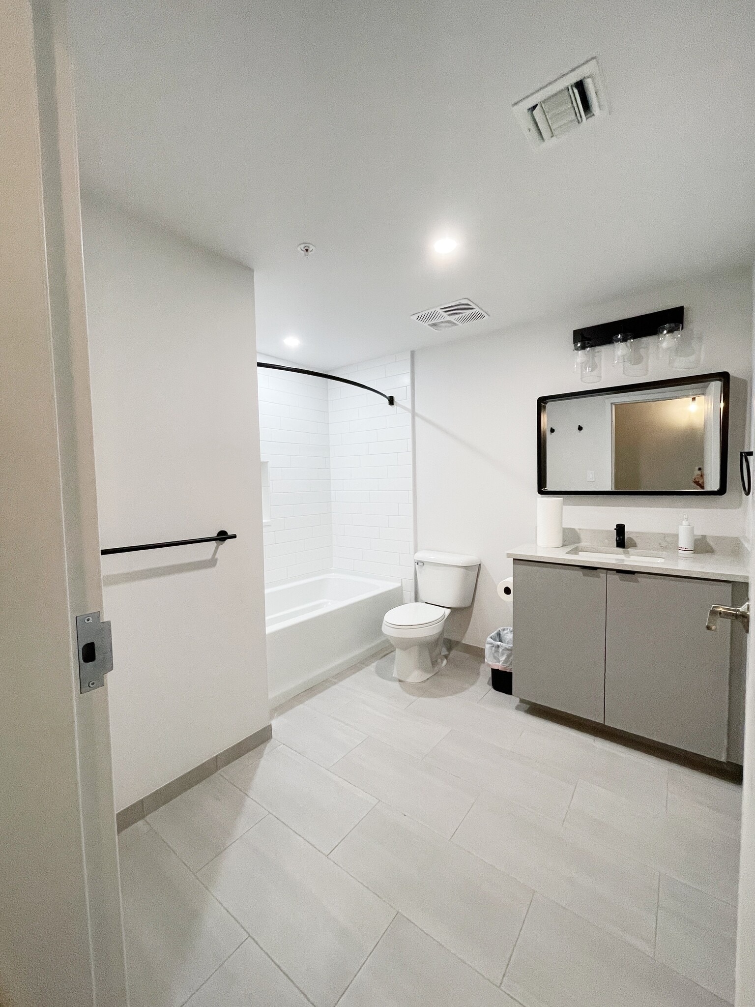 Building Photo - 193 S Saint Andrews St