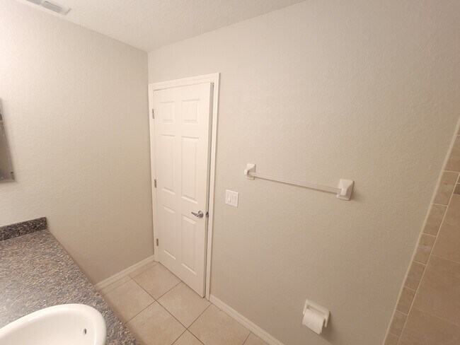 Building Photo - 4907 Summerfield Cir