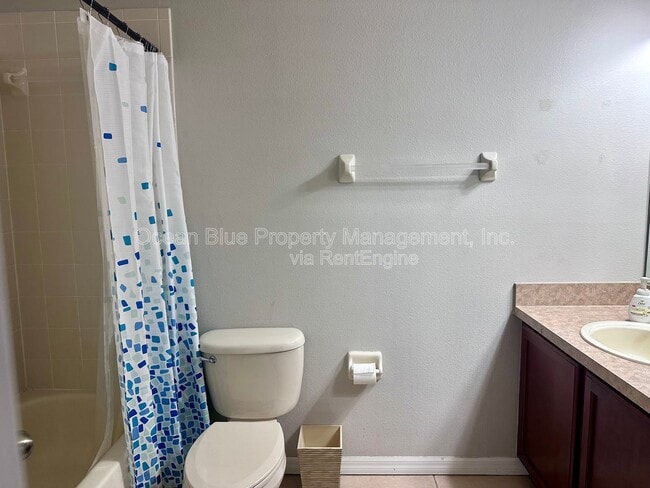 Building Photo - 1525 Hillview Ln