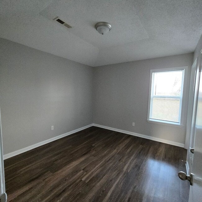 Building Photo - 224 Jr Dr