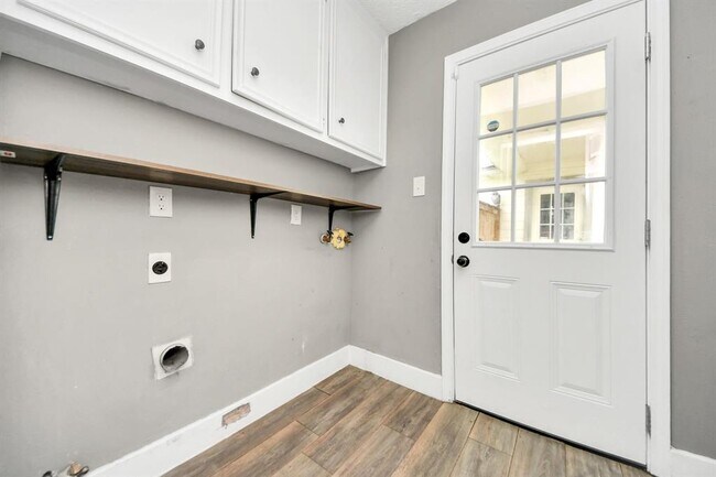 Building Photo - 13003 Foxburo Dr