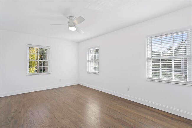 Building Photo - 4704 W Brookwood Dr