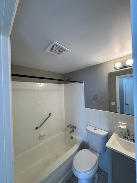 Building Photo - 1134 Omena Pl