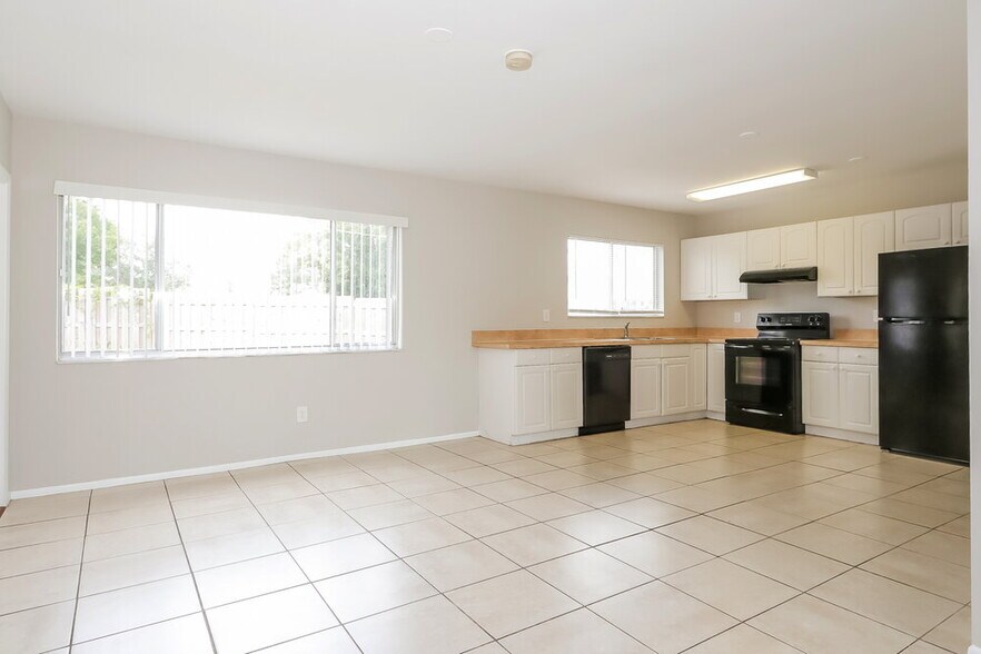 Building Photo - 2138 SE Rich St