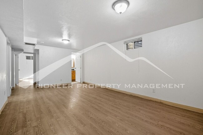 Building Photo - Spacious Home with Washer/Dryer and Fenced Yard