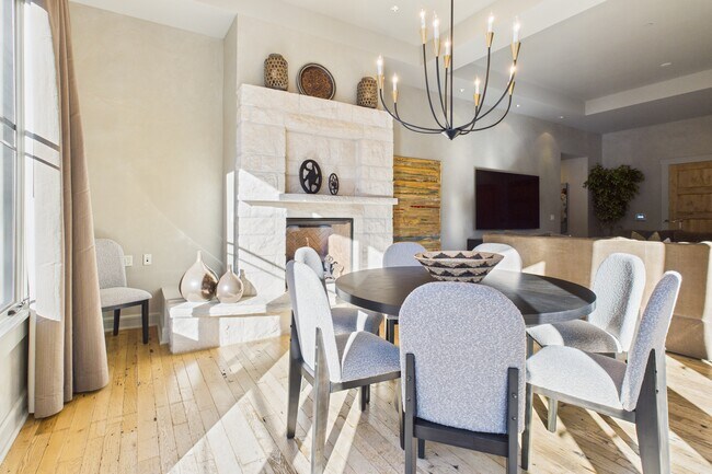 Building Photo - 501 Rio Grande Pl