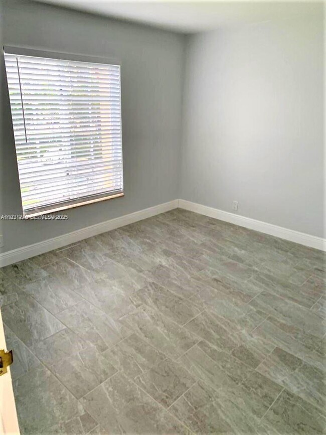 Building Photo - 5201 Geneva Ct