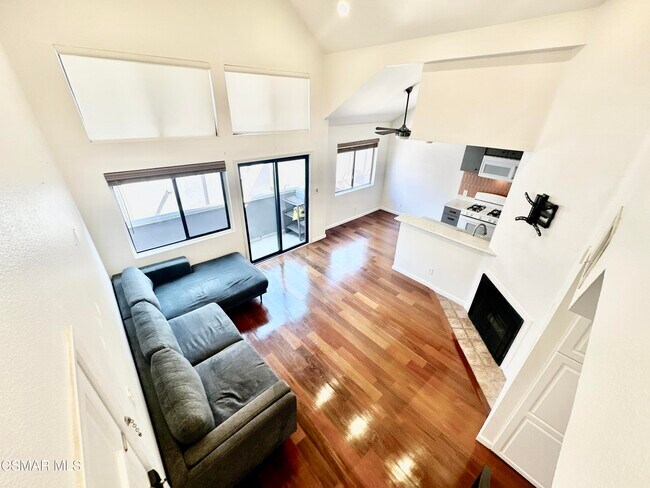 Building Photo - 1118 E Palmer Ave