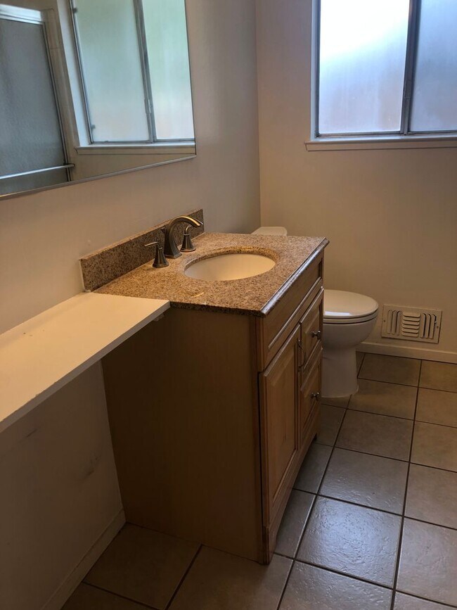 Building Photo - 1413/1415 Topaz Way