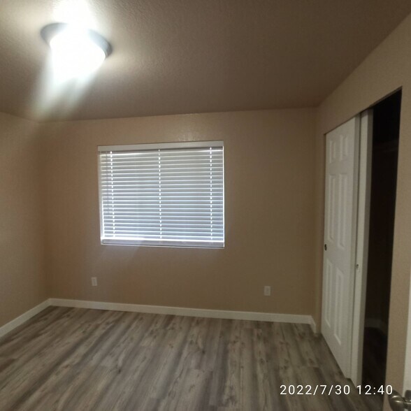 Room 1 - 7605 Ridgewood Dr