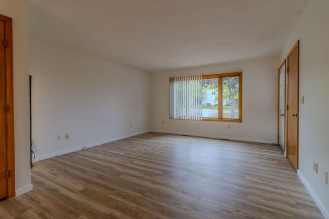 Building Photo - Bright, Beautiful, and Effortlessly Move-In Ready