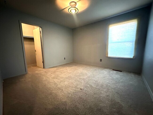 Building Photo - Beautiful 3-Bedroom Home with Open Floor Plan & Private Backyard
