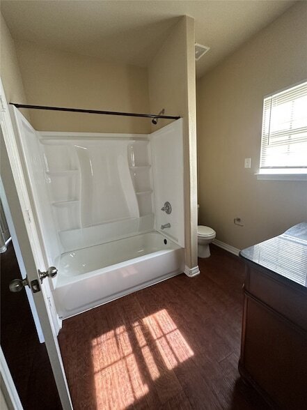 Building Photo - 701 Frame St