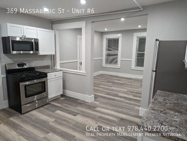 Building Photo - 369 Massabesic St