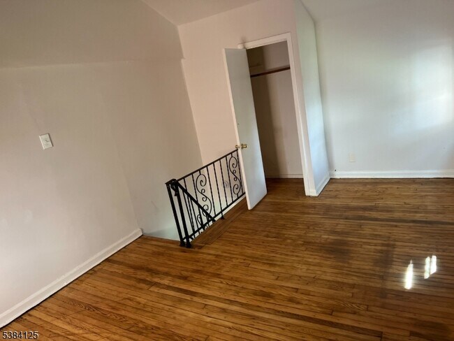 Building Photo - 1300 Pierce St