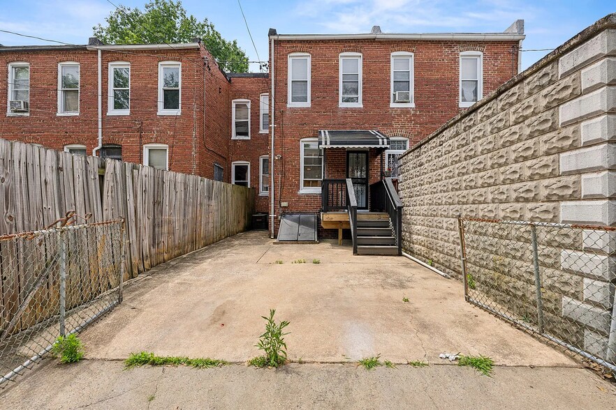 Building Photo - 752 Melville Ave