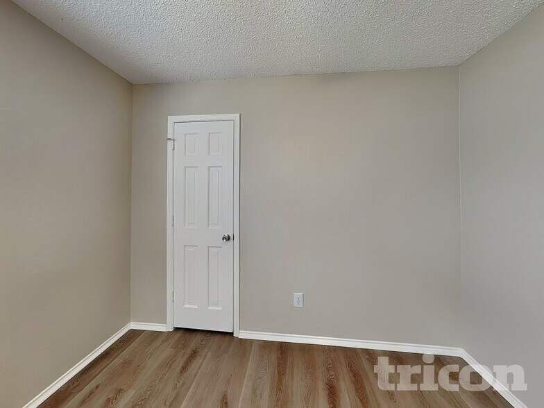 Building Photo - 5005 Coronet Ct