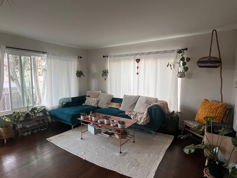 Building Photo - 67 College Dr