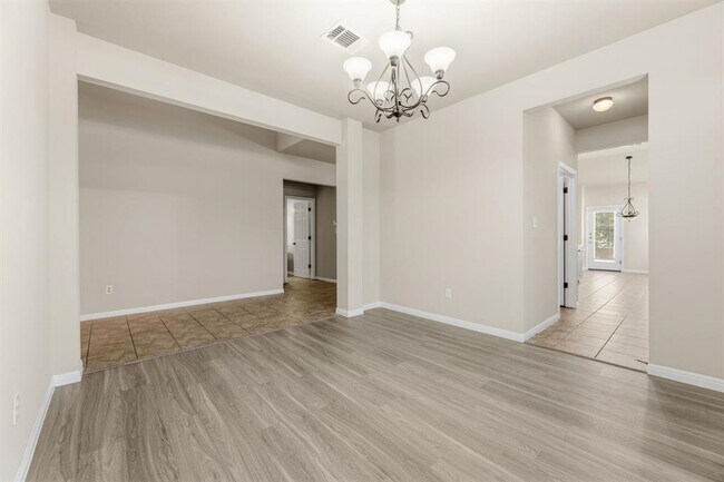 Building Photo - 1216 Willowbrook Dr