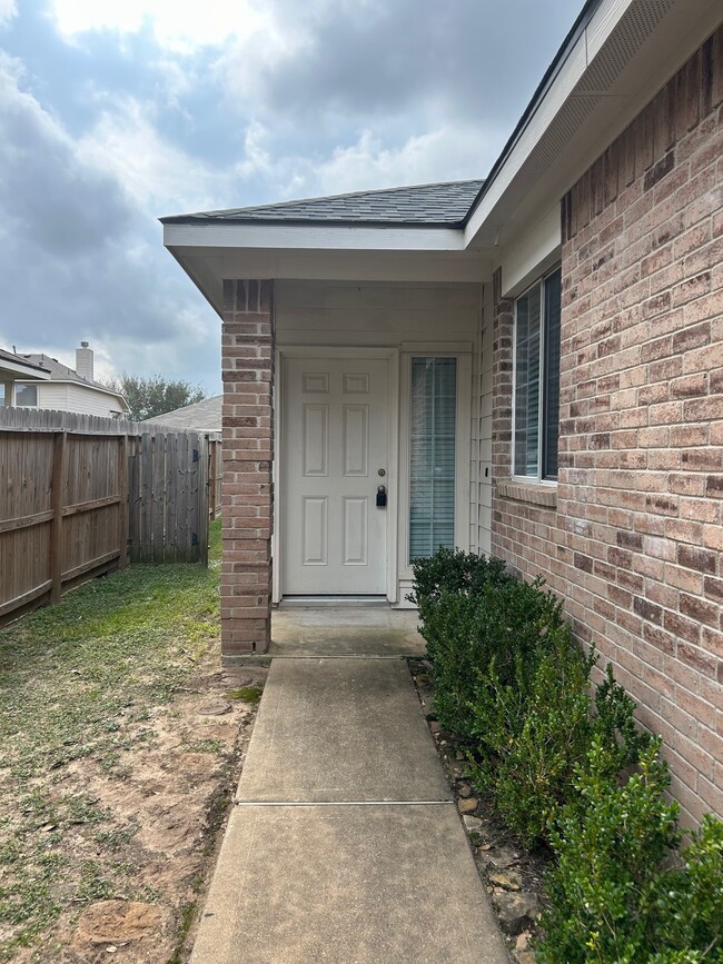 Building Photo - 20239 Goss Hollow Ln