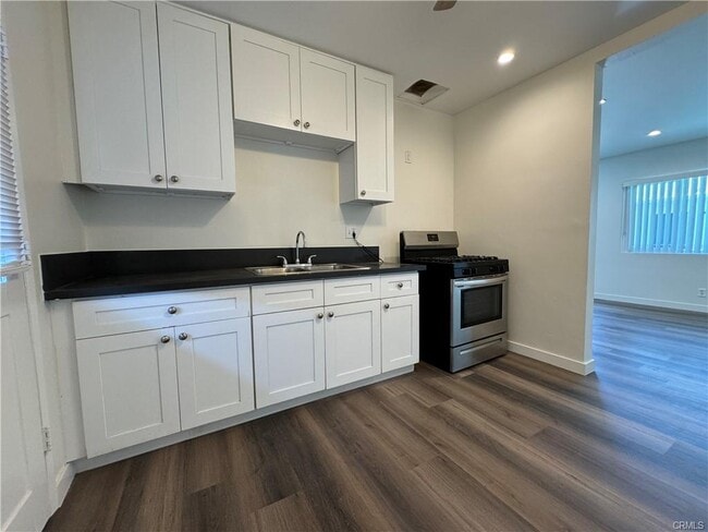 Building Photo - 7745 Laurel Canyon Blvd