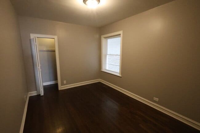 Building Photo - 5653 N Talman Ave