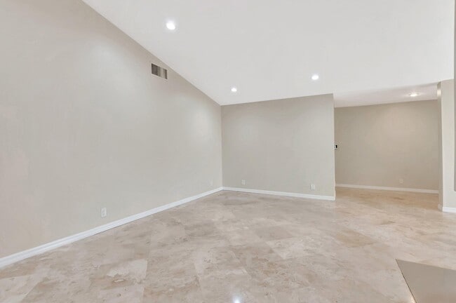 Building Photo - 6740 Lago Vista Terrace