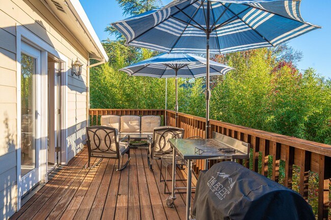 Building Photo - 175 Poker Flat Rd