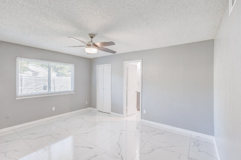 Building Photo - 3501 Green Hill Dr