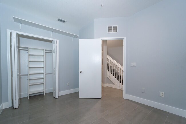 Building Photo - 3515 Shoma Dr