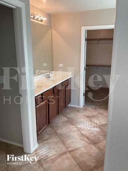 Building Photo - 17017 W Magnolia St