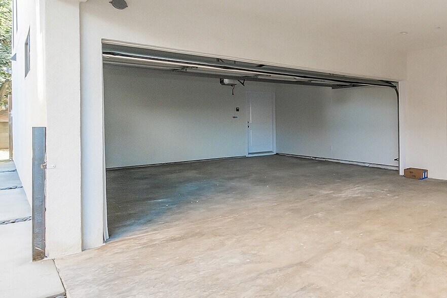 Building Photo - 668 Keenan Ave