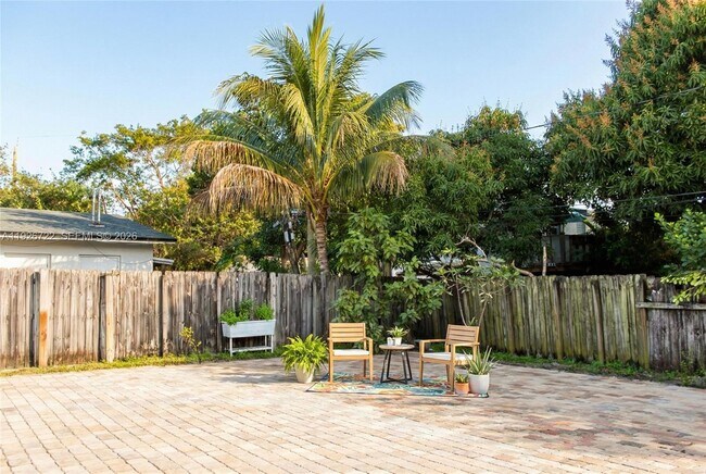 Building Photo - 300 SW 8th St