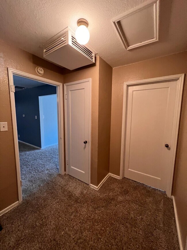 Building Photo - 3402 E Weldon Ave