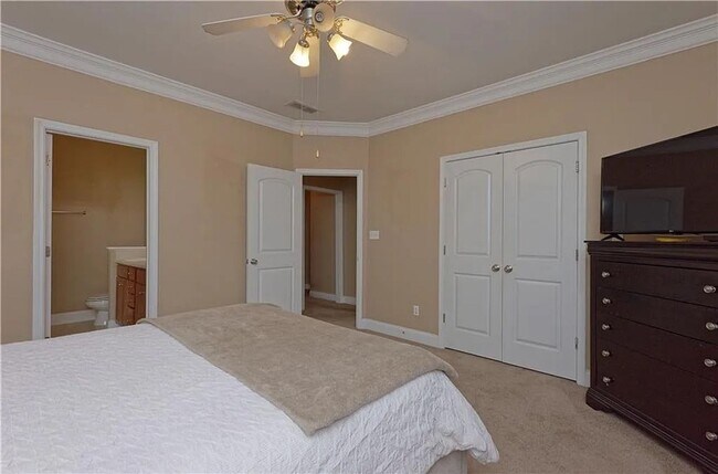 Building Photo - 5 Bedroom 3.5 Bathroom House in Douglasvil...