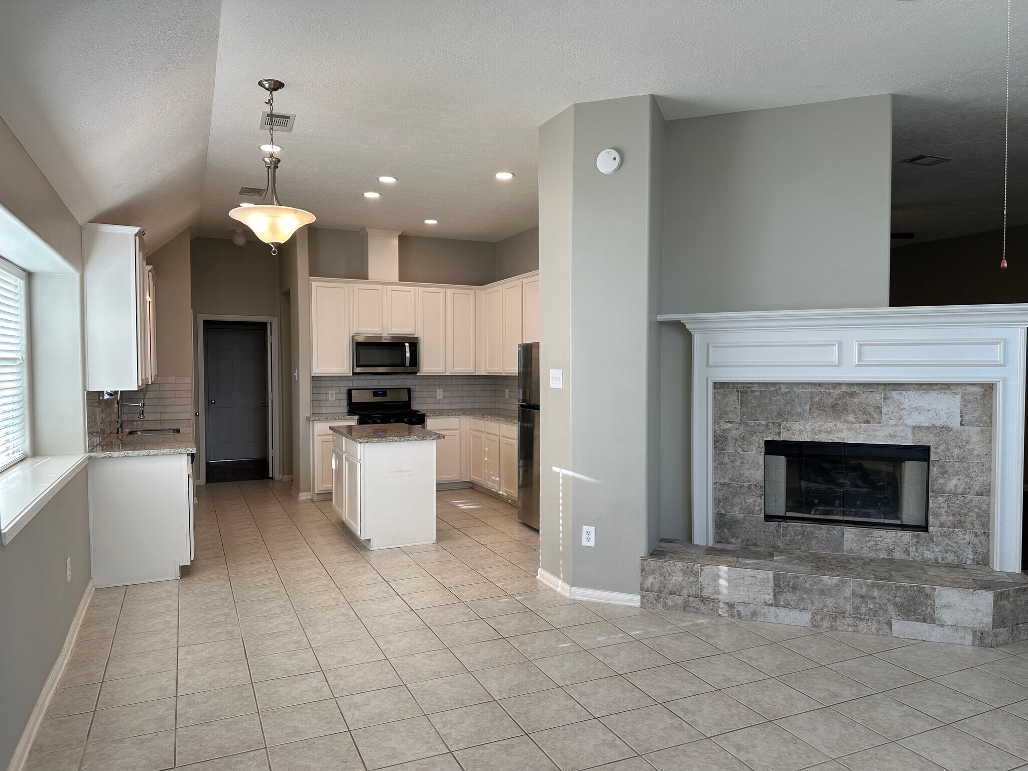 Building Photo - 18818 Harbor Key Cir