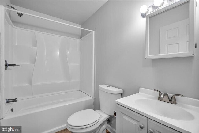 Building Photo - 318 10th St